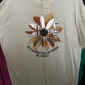 Clover & Pine Cream Graphic T-Shirt